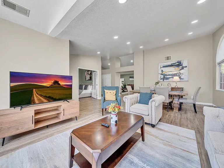 688 Black Oak Cir — Photo 3