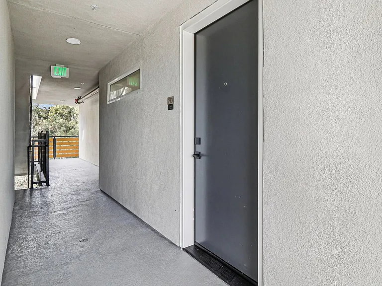 40rty on Colony — Photo 24