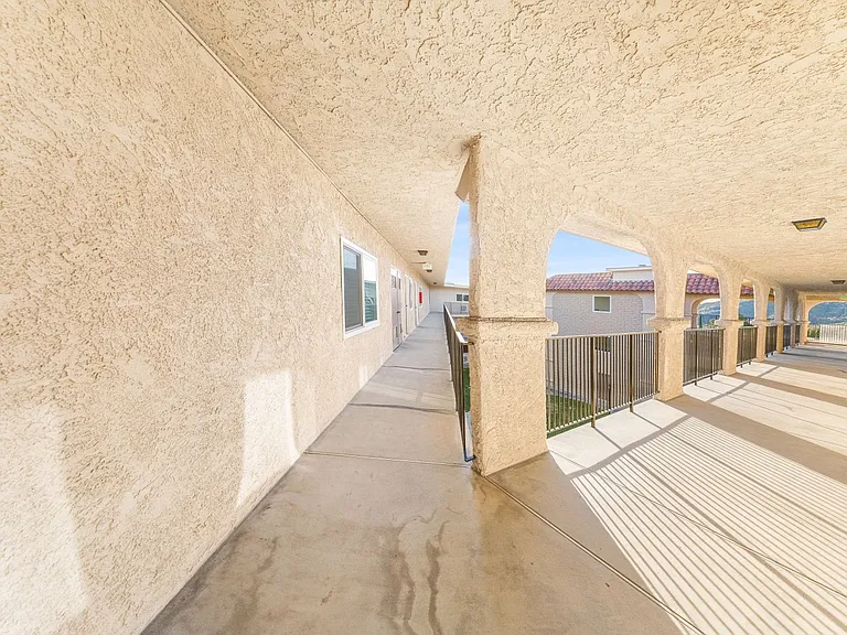 3010 Montrose Ave #26 — Photo 6
