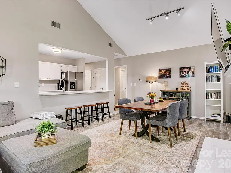3700 Selwyn Farms Ln #4 — Photo 10
