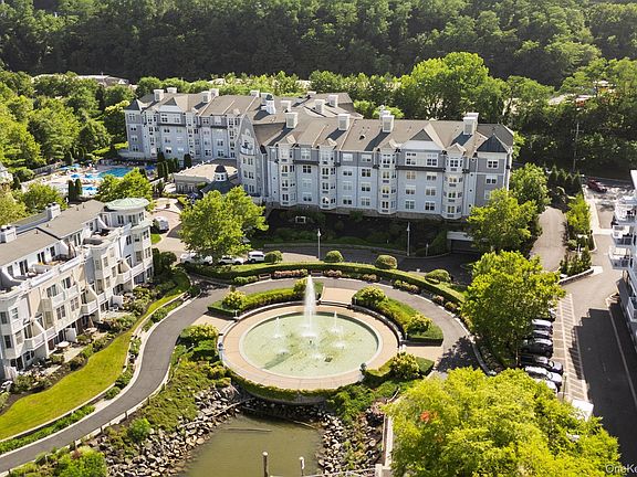 2nd image of 1321 Round Pointe Drive
