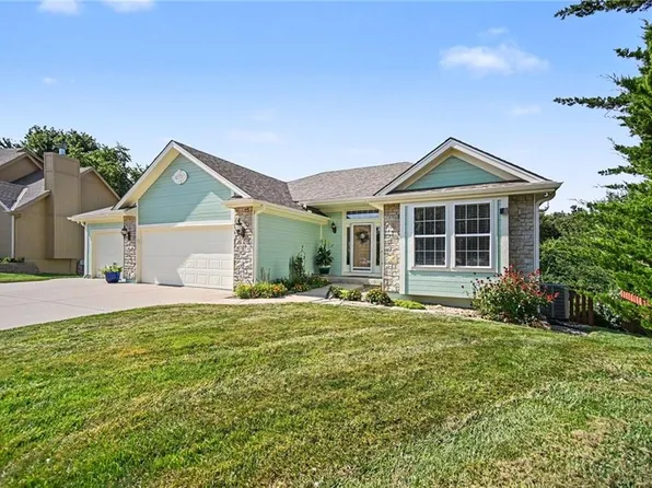 2004 NE 196th Pl, Smithville, MO 64089