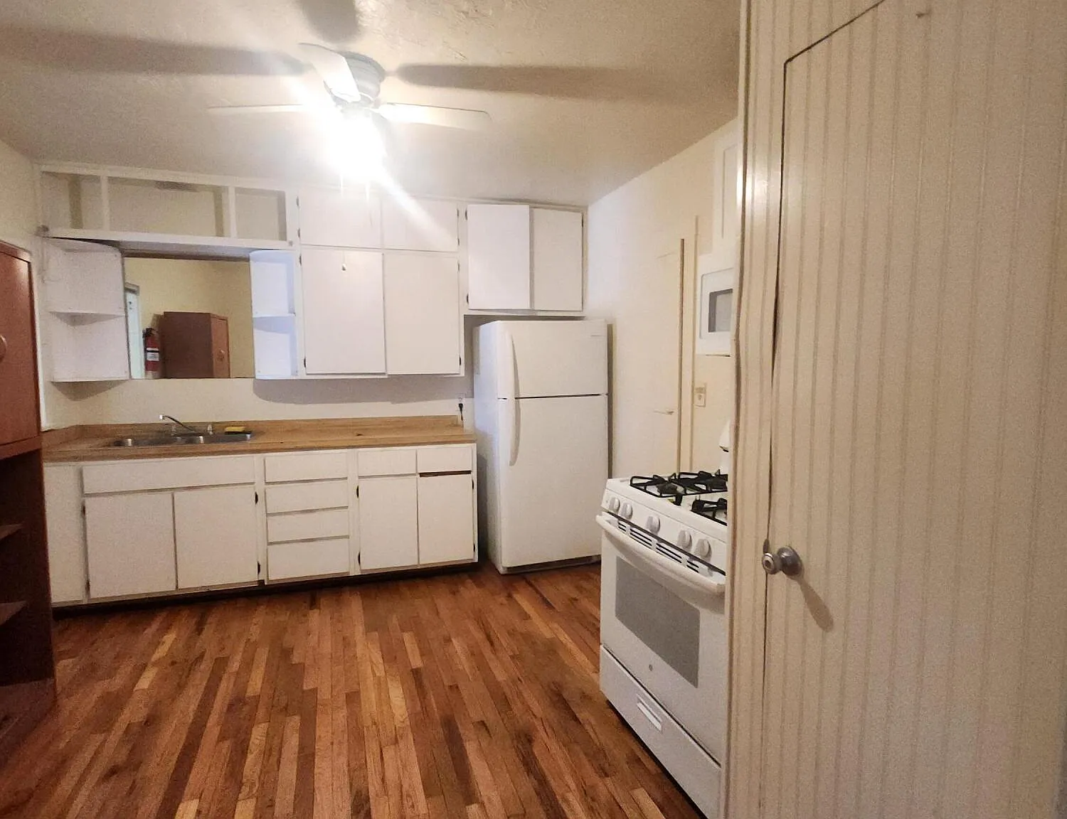 2 bed, 1.0 bath, 900 sqft, $1,500 — Photo 2