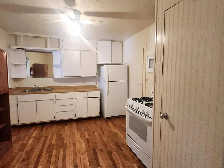 1306 Los Tomases Dr NW — Photo 2
