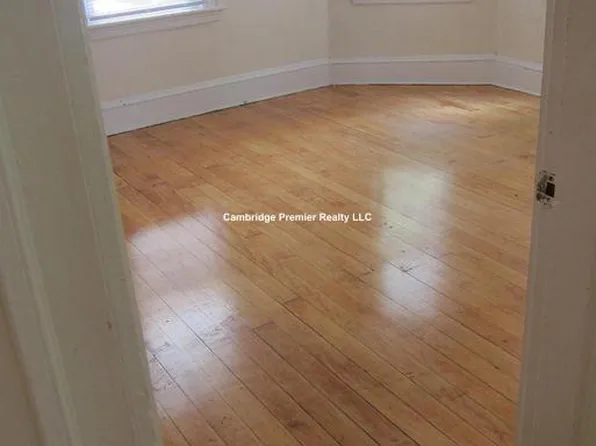 17 Rich St, Waltham, MA 02451