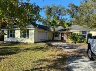 405 NW 12th St, Carrabelle, FL 32322