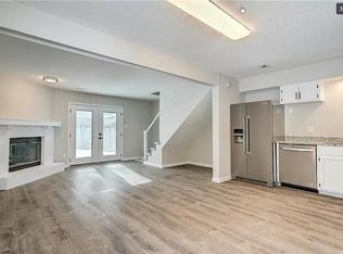 225 SW Pinetree Ln #225, Lees Summit, MO 64063