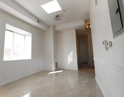 Rented by Evergreen Apartments BK | media 12