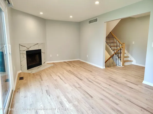 1104 Washington Cir, Northville, MI 48167