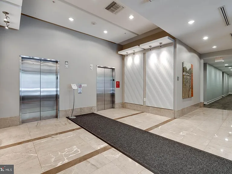 820 N Pollard St #511 — Photo 8