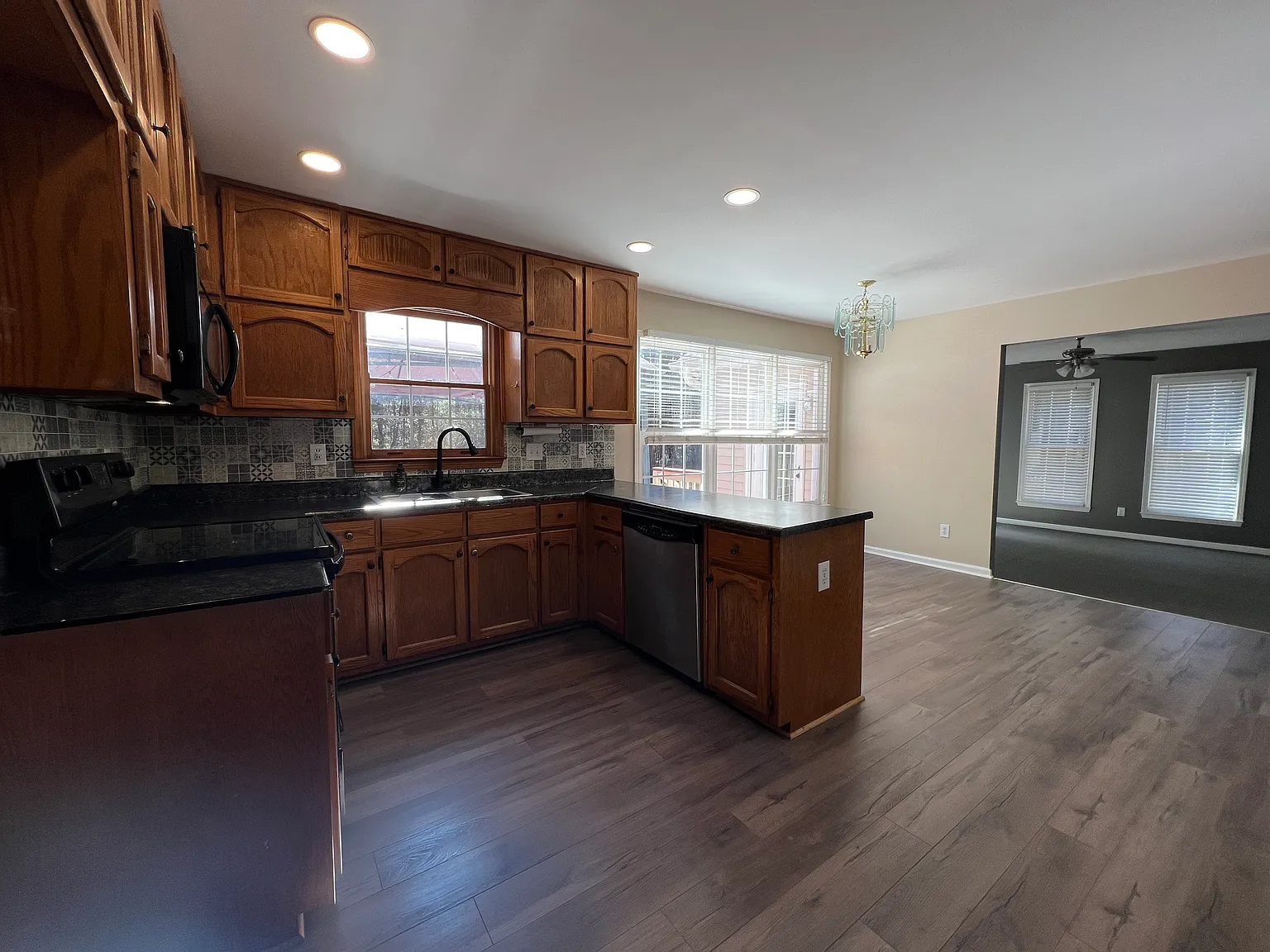 5 bed, 3.5 bath, 3200 sqft, $4,750 — Photo 4