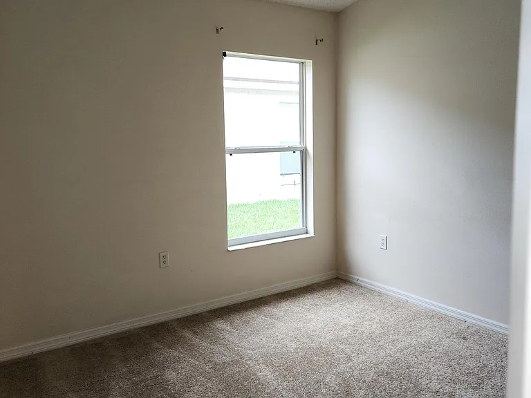 142 Sweet Bay St — Photo 10