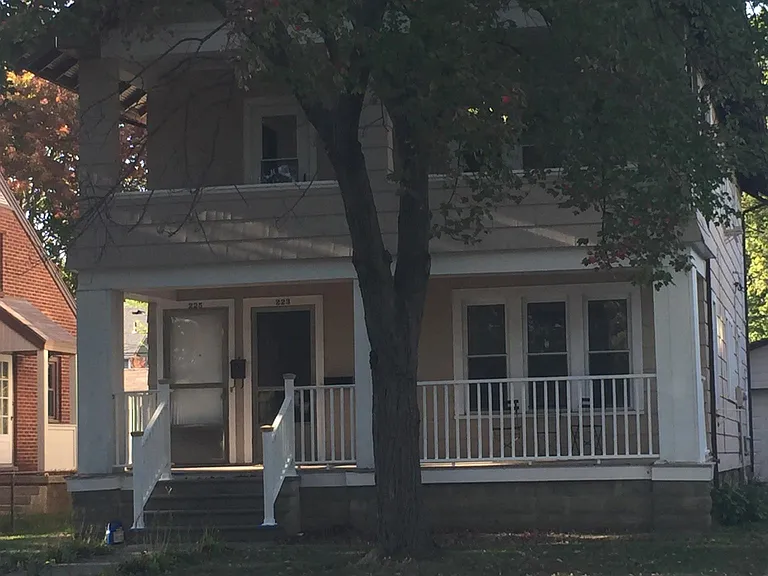 225 W Dudley St — Photo 1