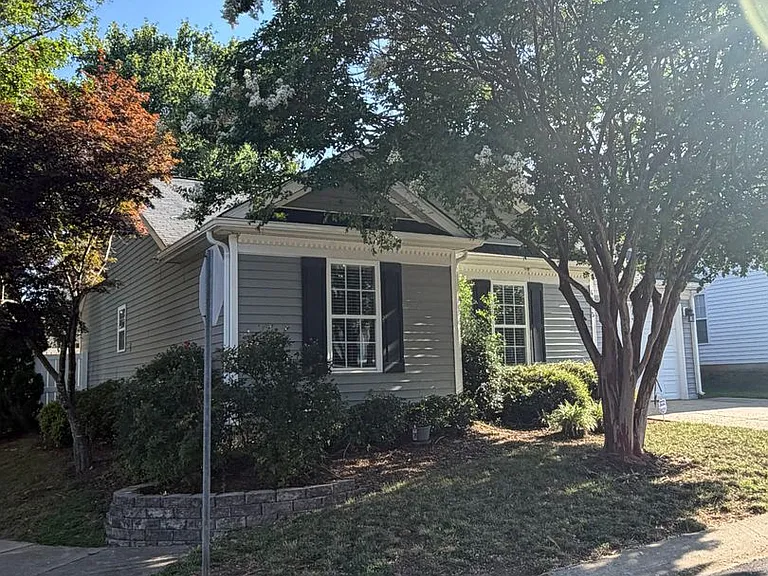4225 Hogan Ln — Photo 2