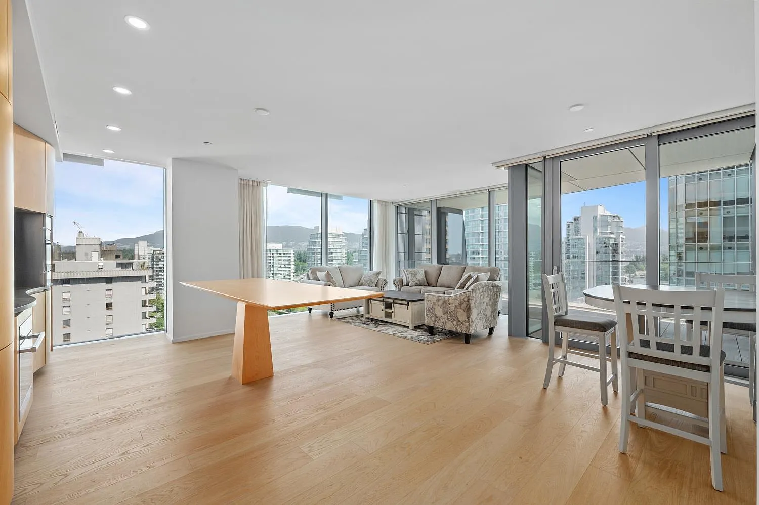 2 bed, 1261 sqft, $7,000 — Photo 3