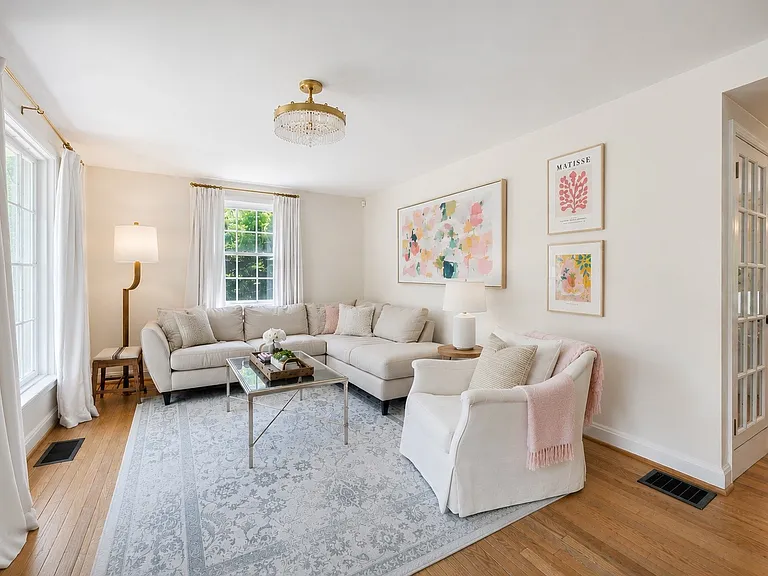 727 Woodmere Dr — Photo 4