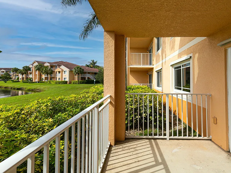 281 SW Palm Dr #102 — Photo 15