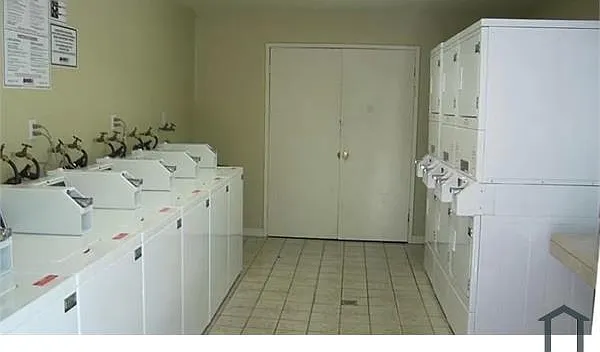 2 bed, 904 sqft, $2,554 — Photo 3