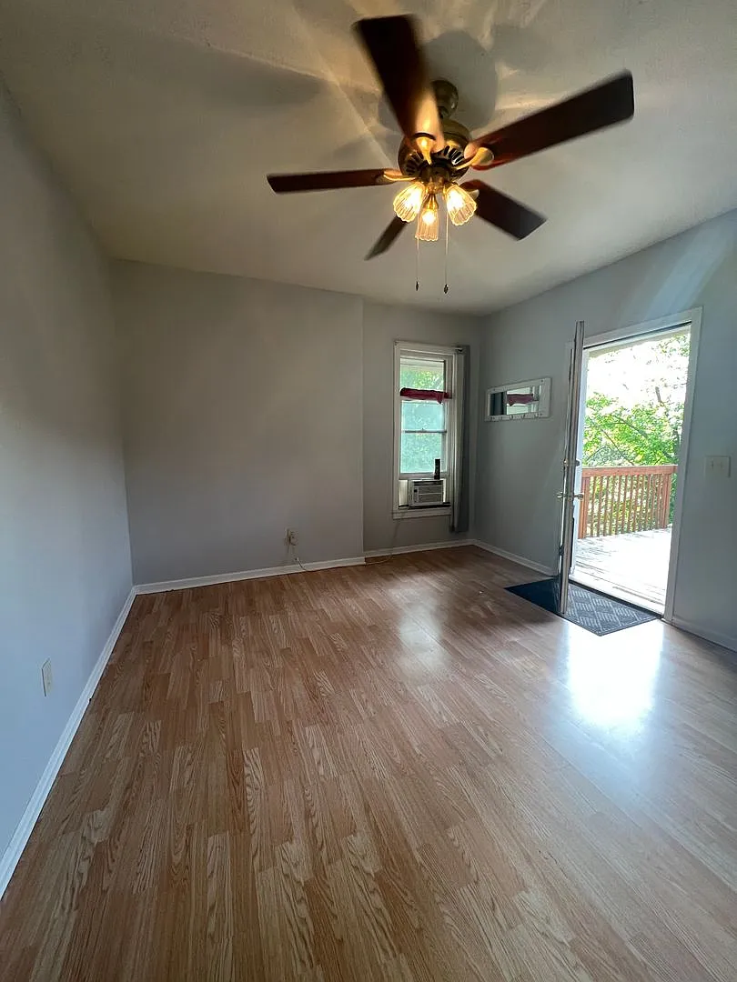 916 Bridge Ave — Photo 3
