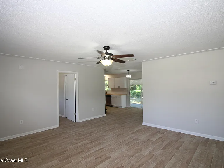 75 Rivercliff Ln — Photo 5