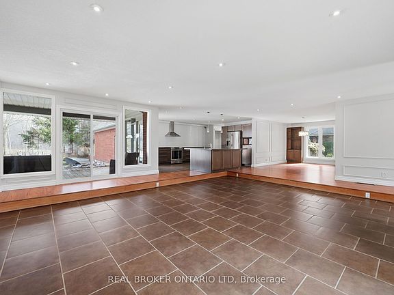 5th image of 6152 Bostwick Rd