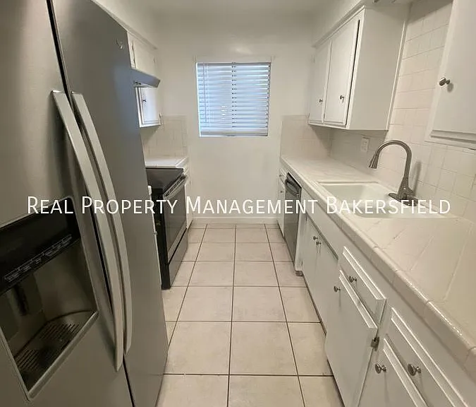 2401 Olive St — Photo 9