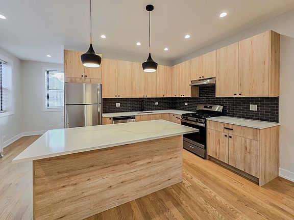 2nd image of 4953 N Oakley Ave #3