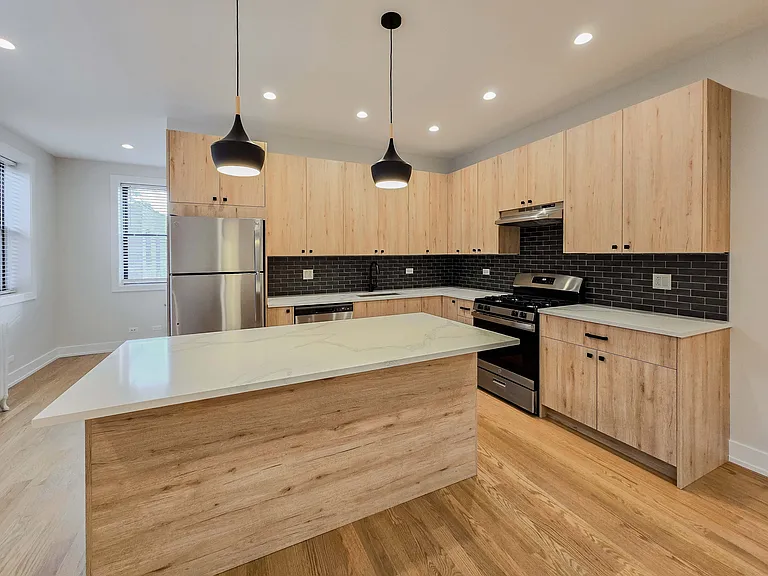 4953 N Oakley Ave #3 — Photo 2