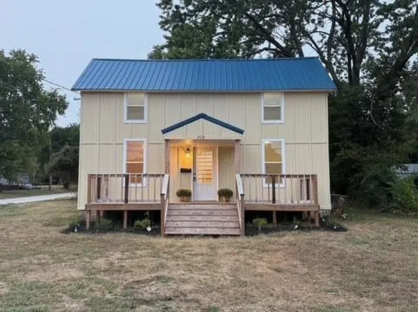 719 W Olive St, Bolivar, MO 65613