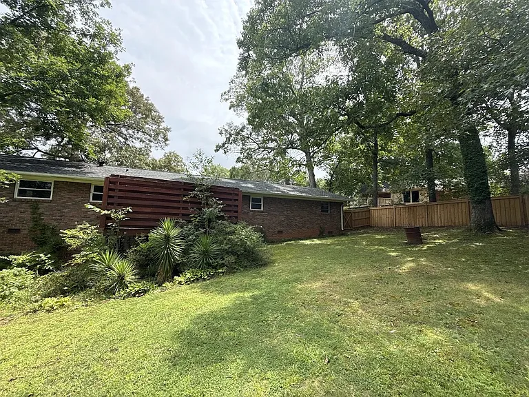 2407 Summerland Dr — Photo 16