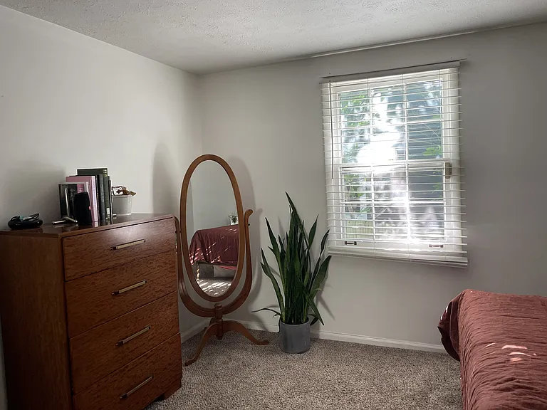 1619 Shelby Ave — Photo 5