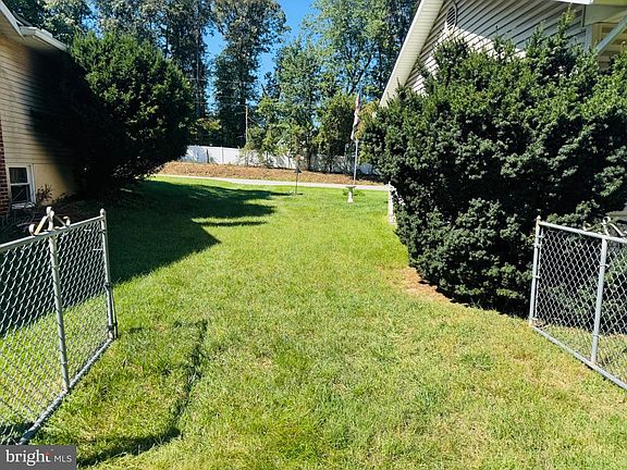 3rd image of 795 Woods Rd
