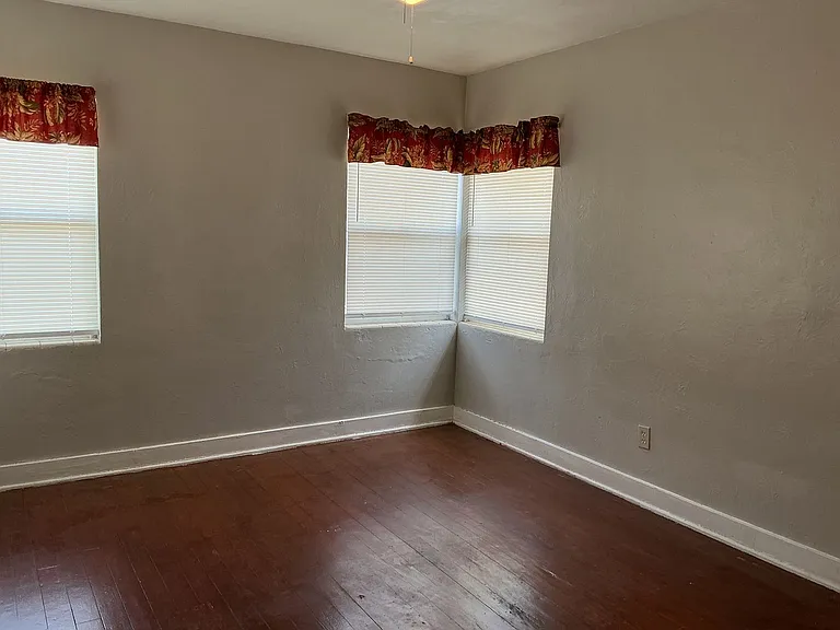 721 E Lowell St — Photo 14