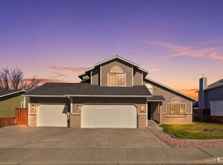 8818 W Grand Ronde Ave, Kennewick, WA 99336