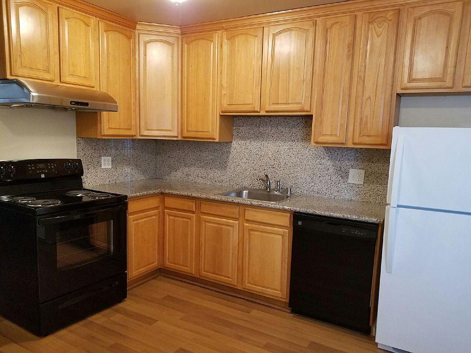 1st image of 1024 Valencia Ave #15