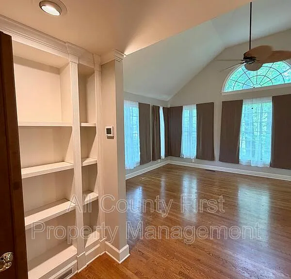 2438 Kings Arms Dr NE — Photo 11