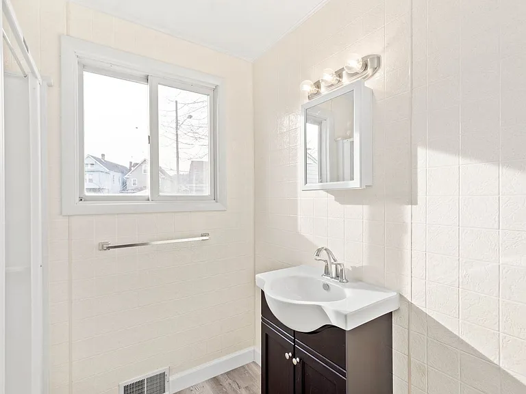 1627 Merchant St — Photo 2