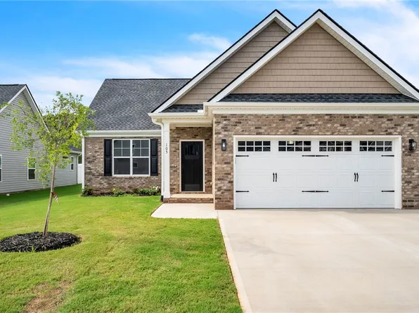105 Palmetto Way, Easley, SC 29642