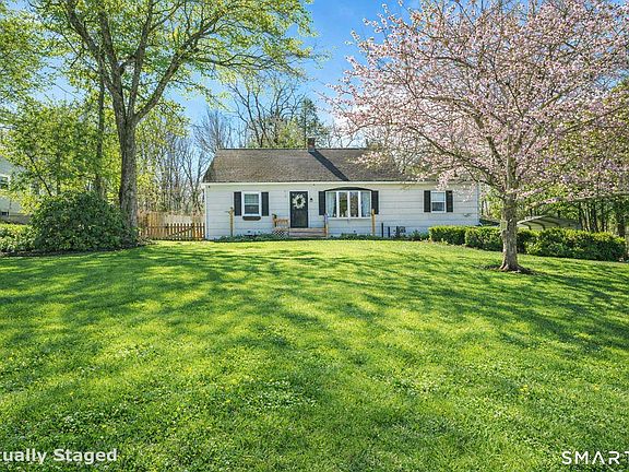 4th image of 256 Albrecht Road