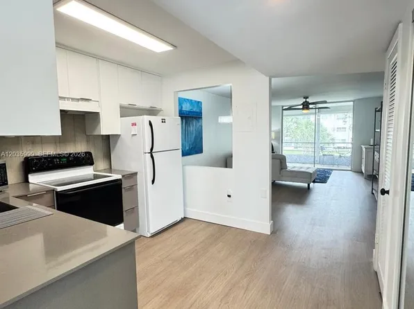 8300 Sunrise Lakes Blvd APT 212, Sunrise, FL 33322