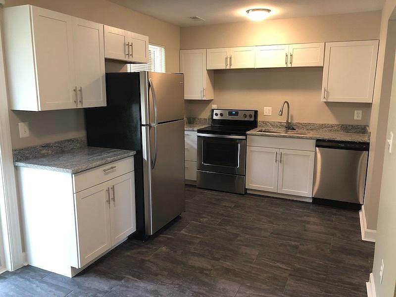 1st image of 1000 Parkvale Ct