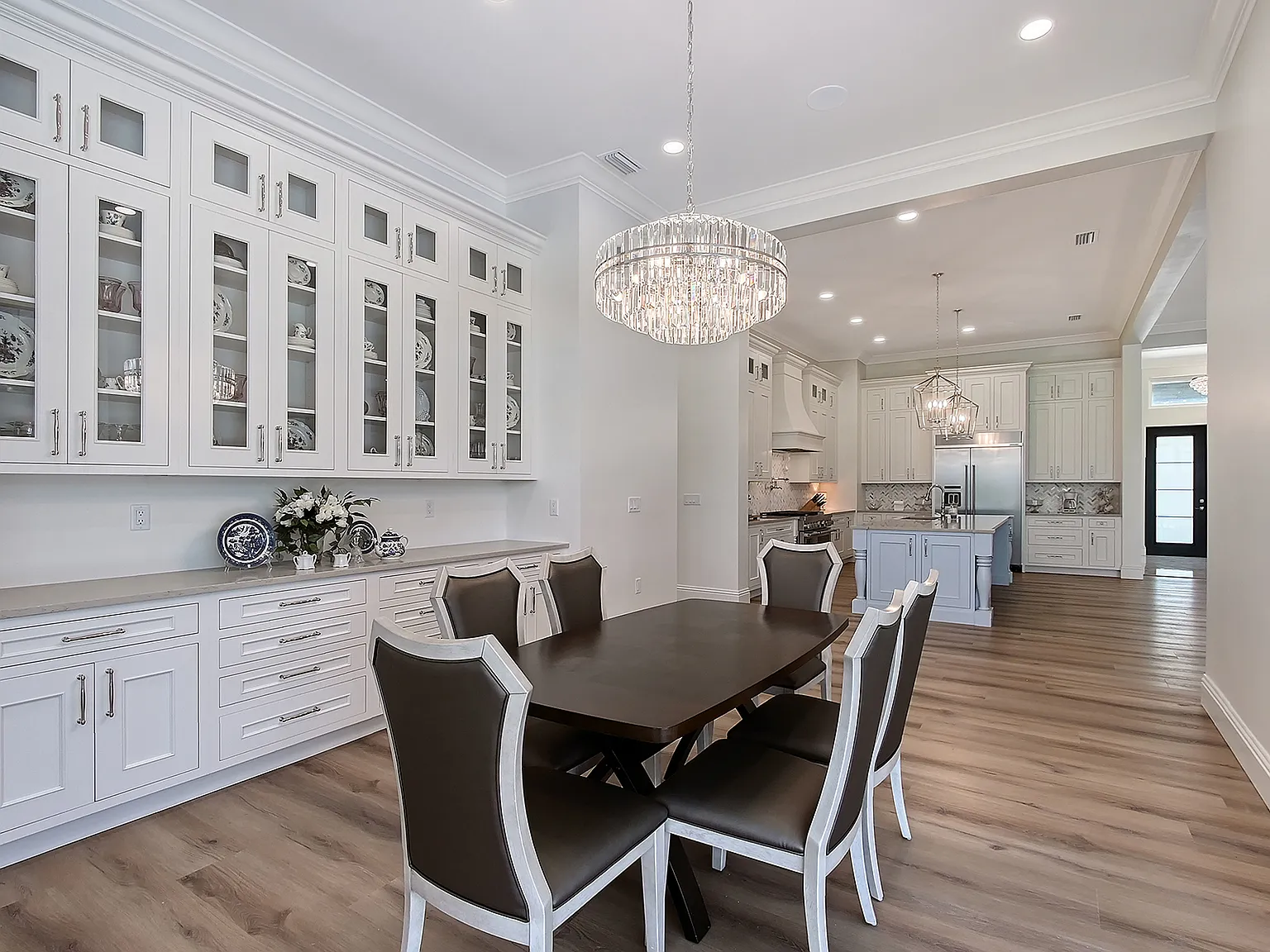 5 bed, 4050 sqft, $43,000 — Photo 4