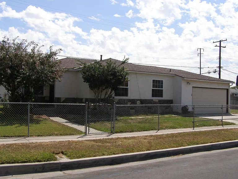 Darwin Ave — Photo 1