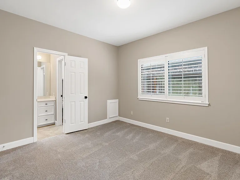 230 Lakeside Blvd — Photo 36