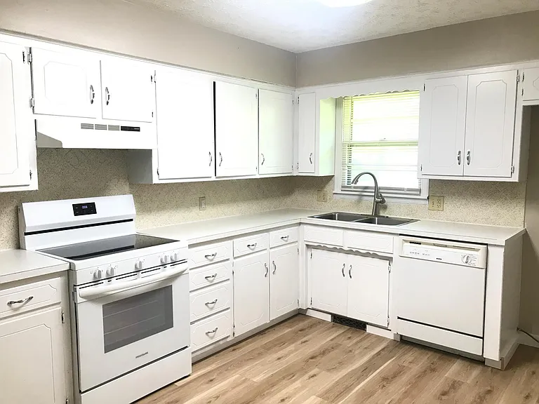 4455 S Glenn Ave — Photo 10