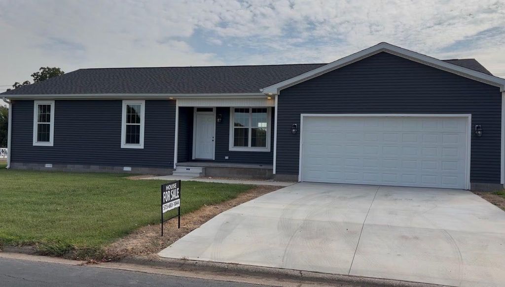 318 N Gilmore St - Property Image