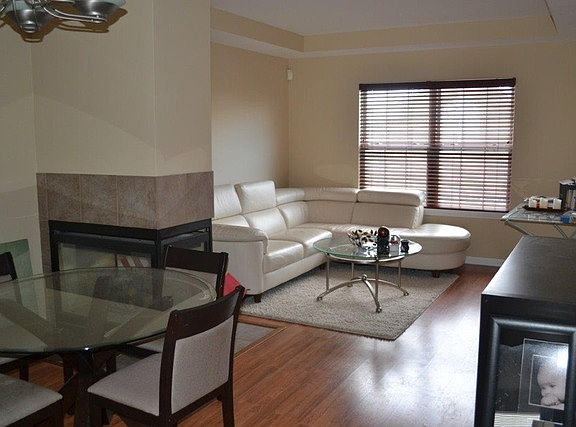 2nd image of 985 Enfield Dr #985