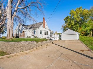 1716 6th St, Gilbertville, IA 50634