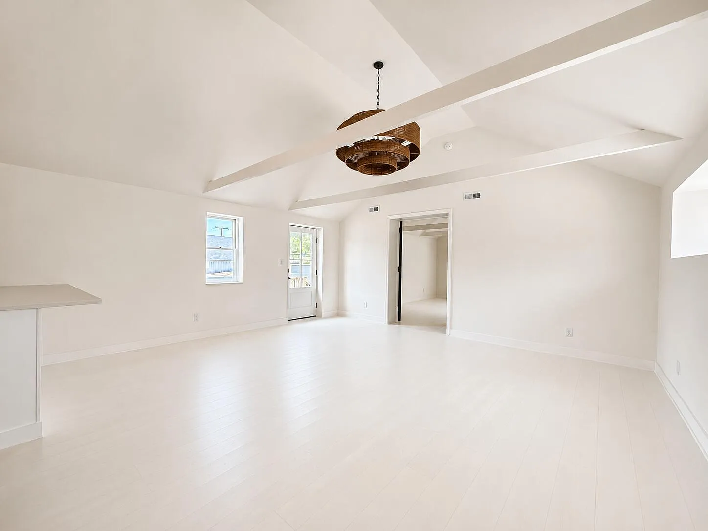 3 bed, 1258 sqft, $2,500 — Photo 2