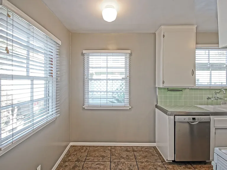 14226 Isis Ave — Photo 12
